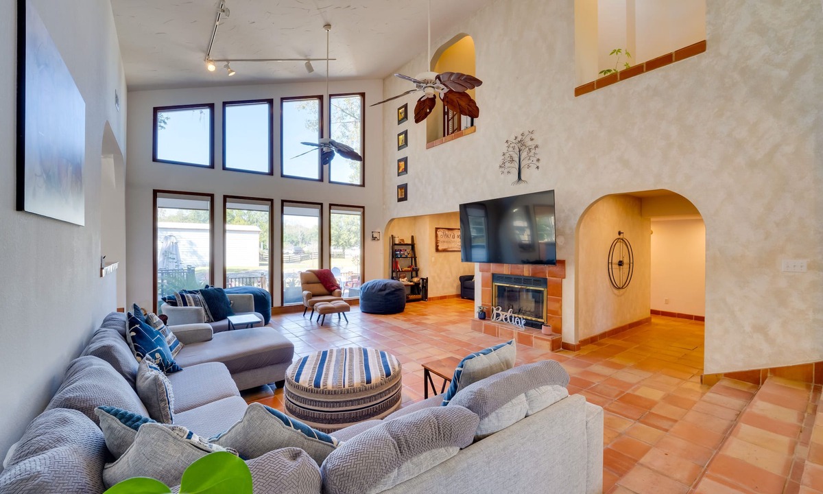 Forest City House | 1-Acre Backyard & Gym: Spacious Apopka Escape!