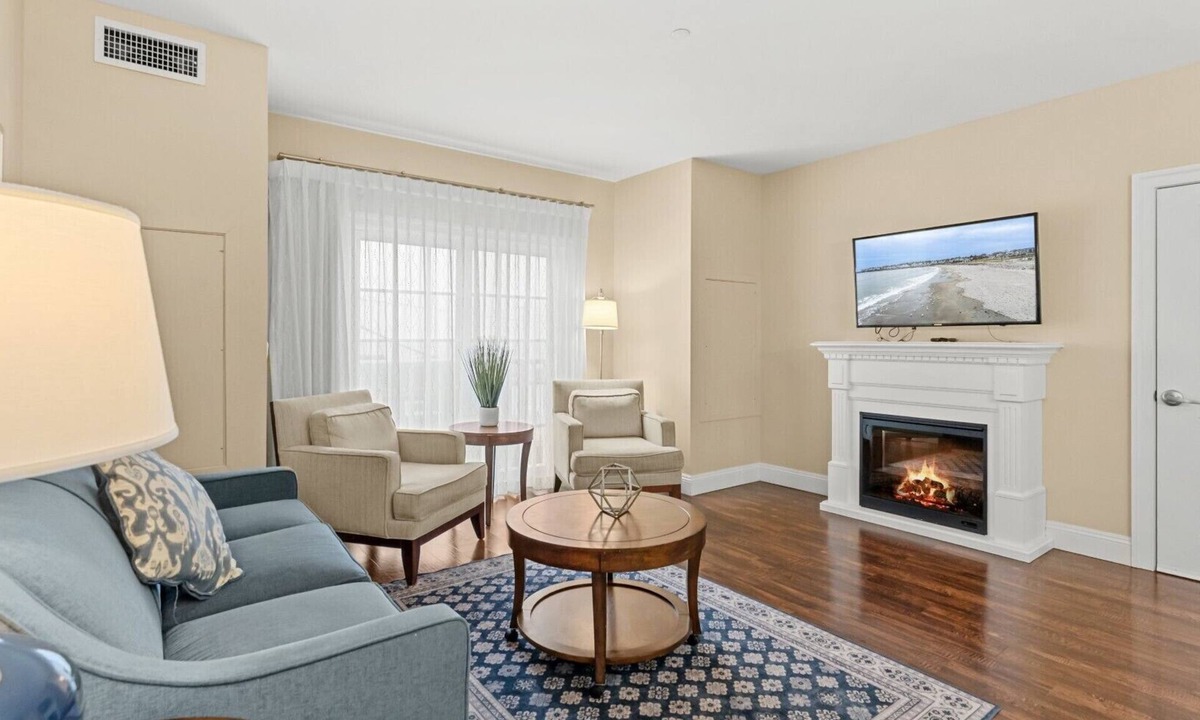 York Beach Condo | 1-Bedroom Coastal Retreat Near Nubble Lighthouse