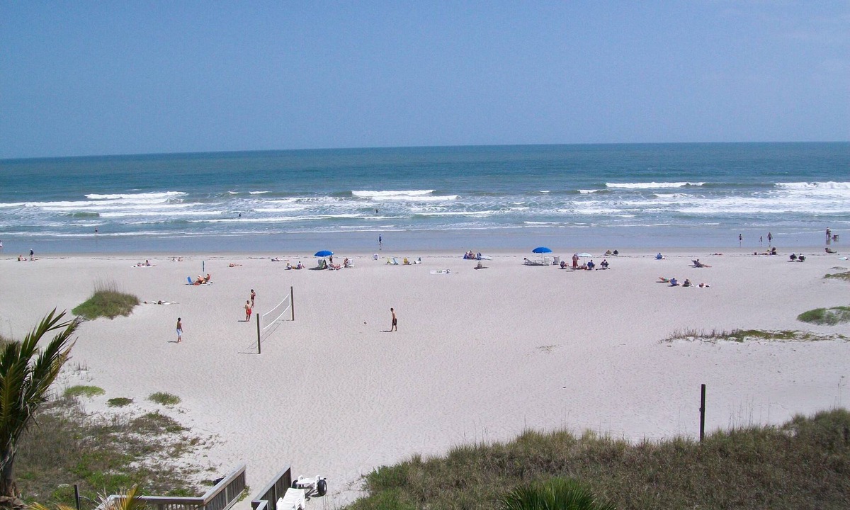 Cocoa Beach Resort | 1 Bedroom Resort Suite, sleeps 6, just steps from the beach