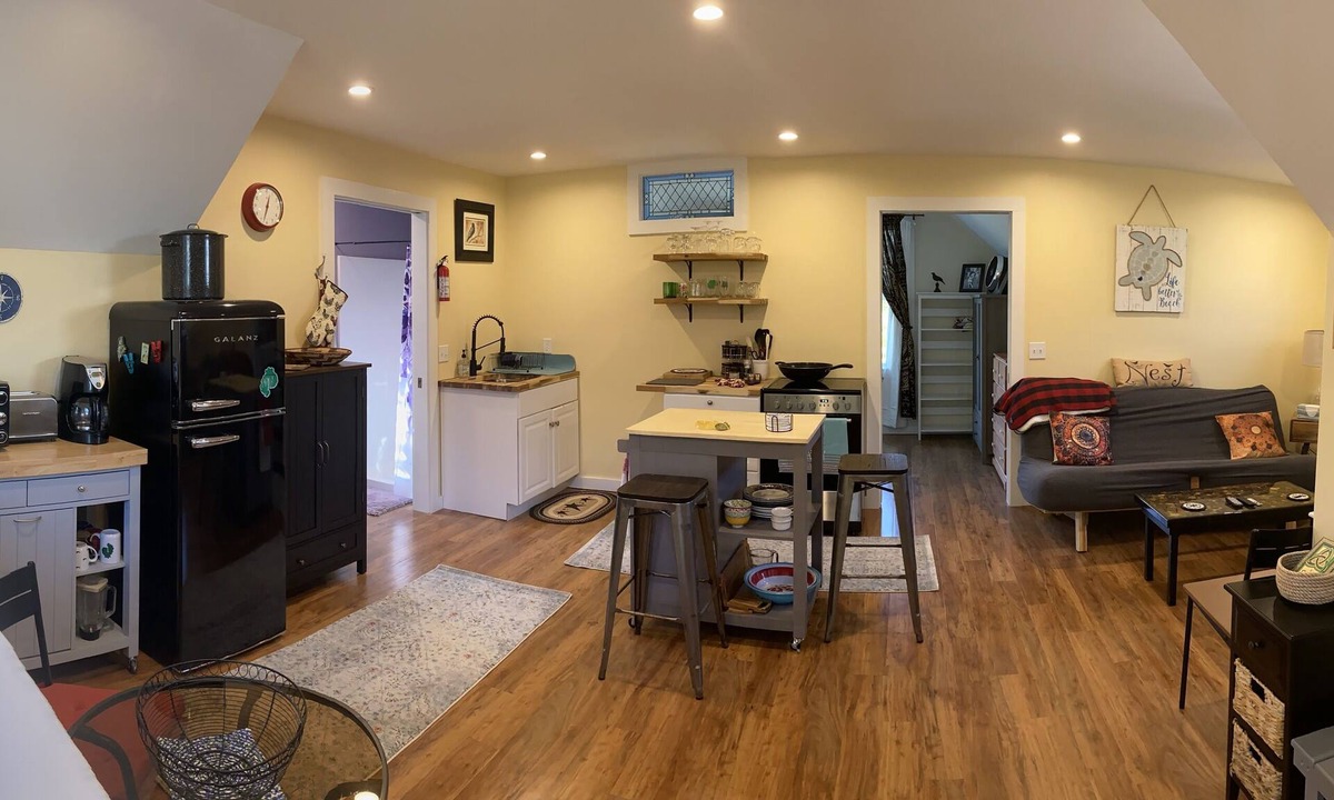 Bar Harbor Apartment | 1-BR apt 0.5-mile to Acadia National Park & 1-mile to downtown