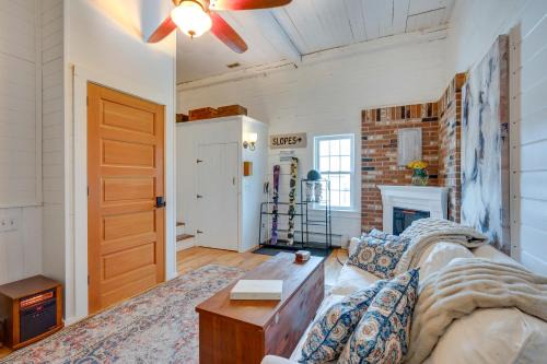 North Conway Apartment | 1 Mi to Cranmore Mountain: Charming Conway Apt!