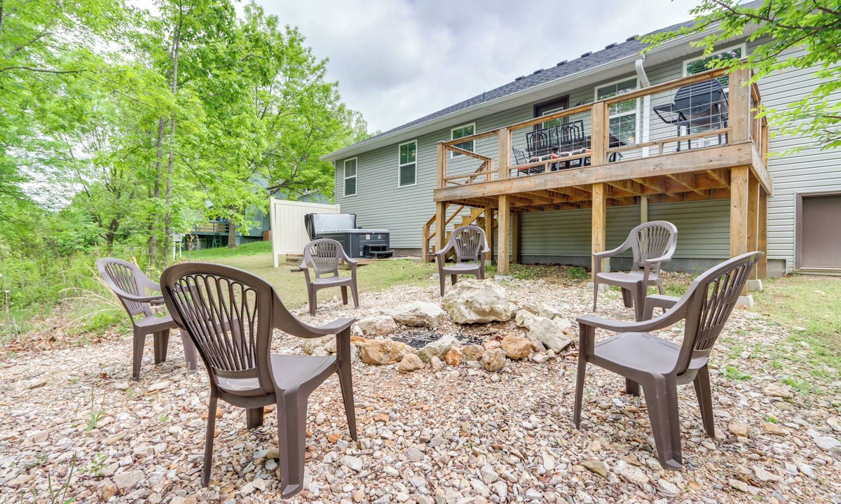Holiday Island House | < 1 Mi to Marina! Family Home in Eureka Springs