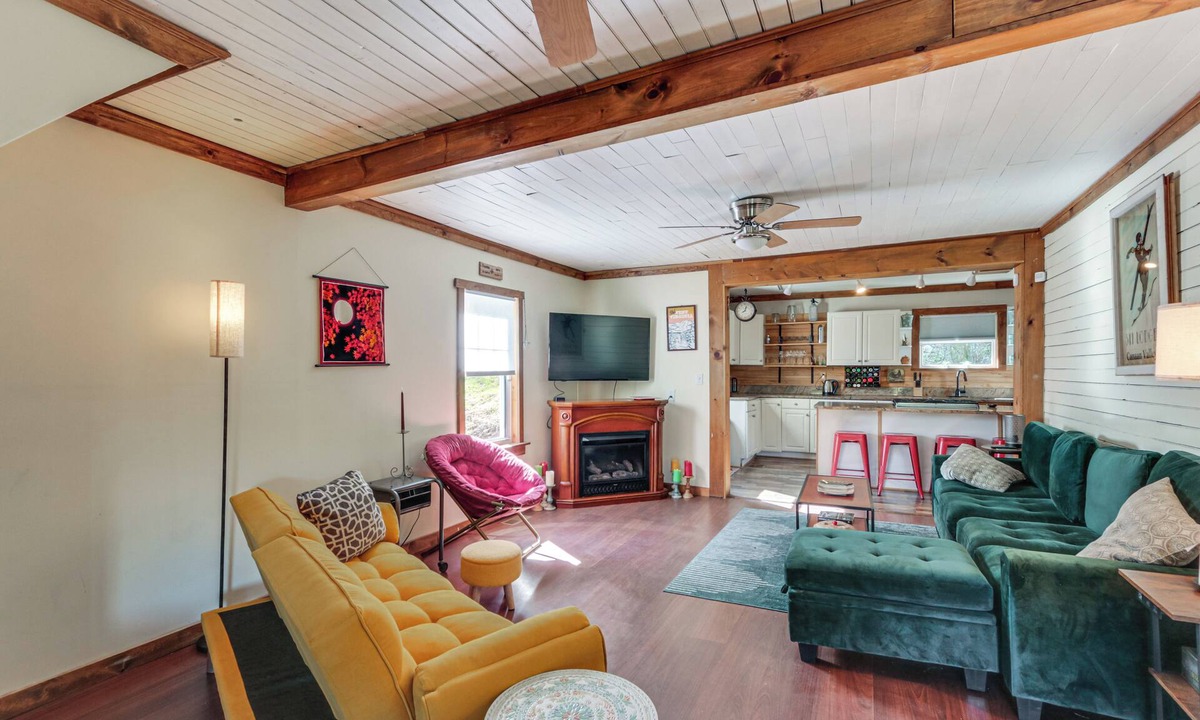 Thomas House | 10 Mins to Blackwater Falls: Mtn Home w/Hot Tub