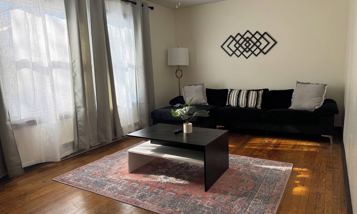 Albany Apartment | 1bd apt, 2 min walk to Albany med, off street parking and washer/dryer