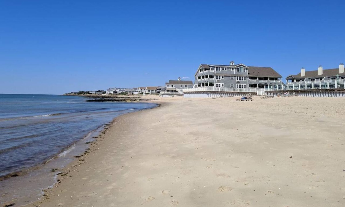 Dennis Port Resort | 1BR in BREAKERS RESORT 100 yards from Inman beach plus 2 pools and rear deckyard