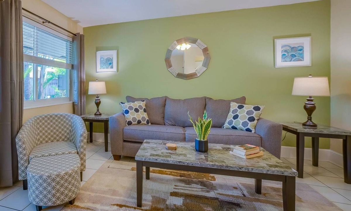 Middle River Terrace Apartment | #2 ✔️ Walk to Wilton Manors! Quiet neighborhood!