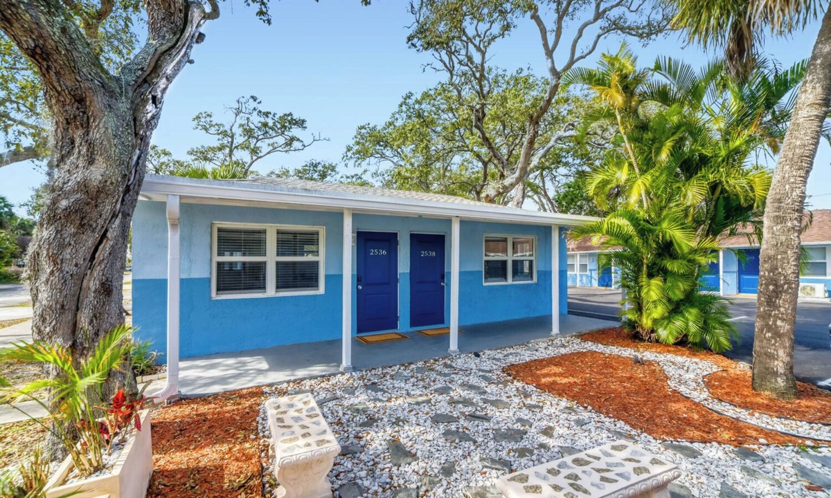 Tropic Apartment | 2538 Chic Studio Near Art District