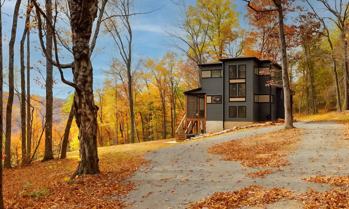 Stanardsville House | 273 Russel Ridge Rd Stanardsville, VA 22973