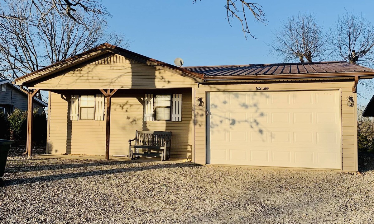 Henderson House | 3 Bed 1 Bath Lake House- LAKE NORFORK FUN!