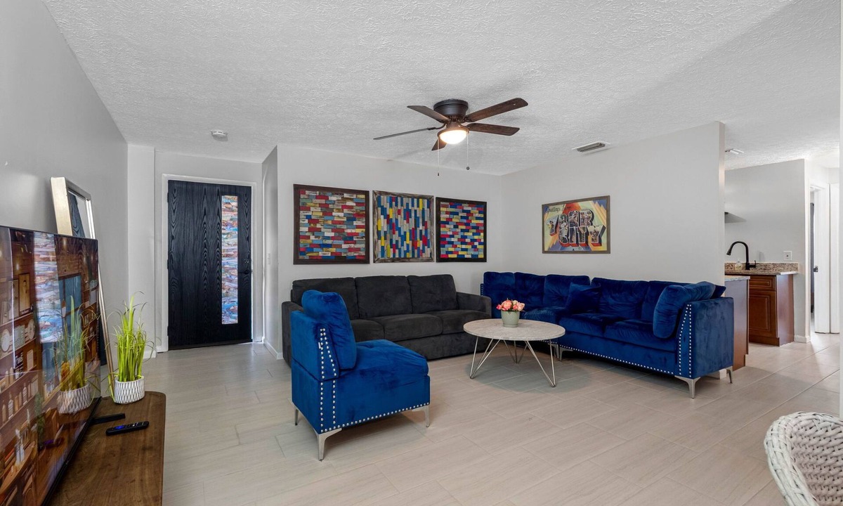 Tampa House | 【3 Bedrooms/Firepit/Private Outdoor Dining Area/Local History Themed/Sleeps 7!】