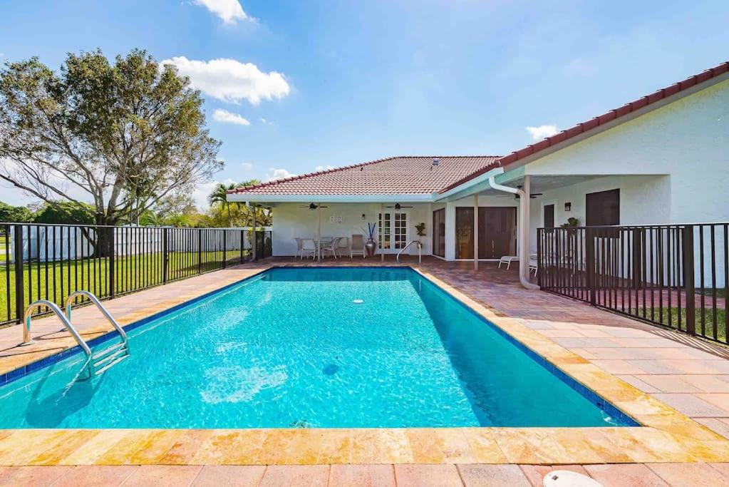 Jog Road House | 4 BR 3.5 w/pool. Near Delray Beach and Wellington