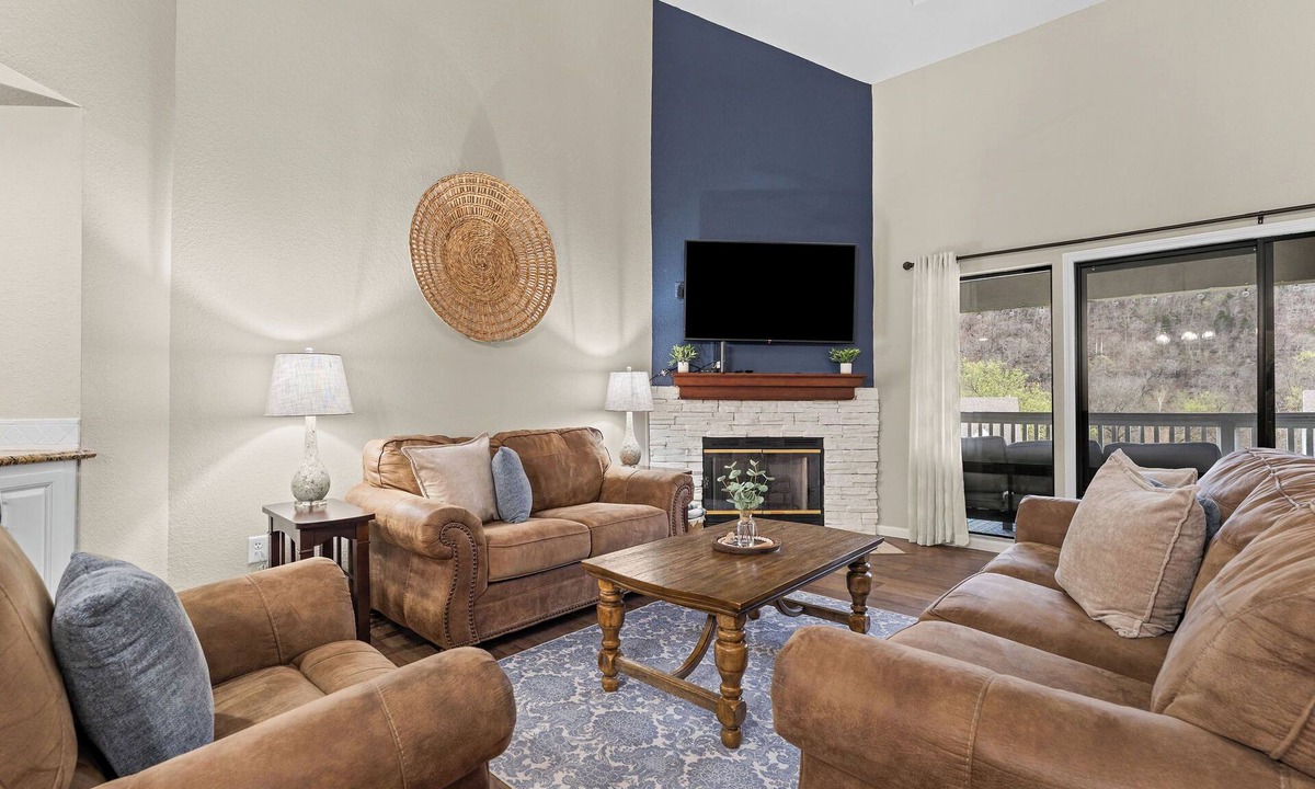 Table Rock Condo | 4 BR|Game Room | Pointe Royale Golf Resort