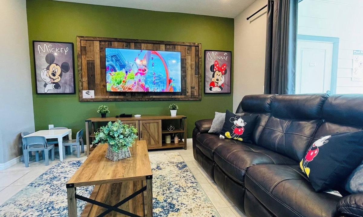 Loughman House | 5Beds & Private Pool/GameRoom/Resort Clubhouse