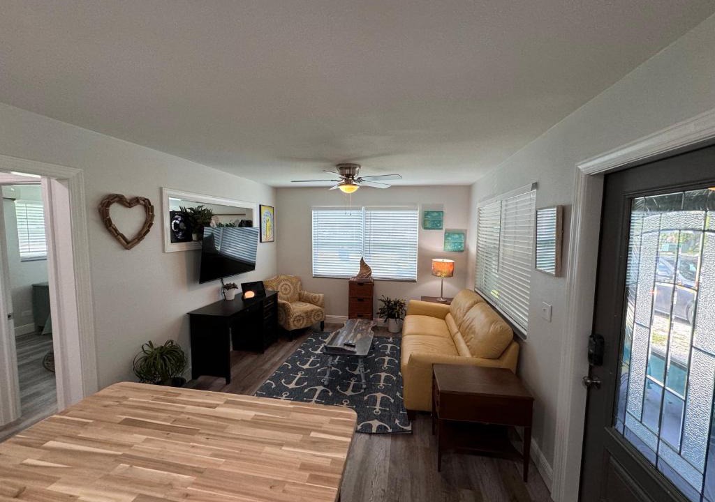 Vero Beach Apartment | 875 Oasis #4 Location!
