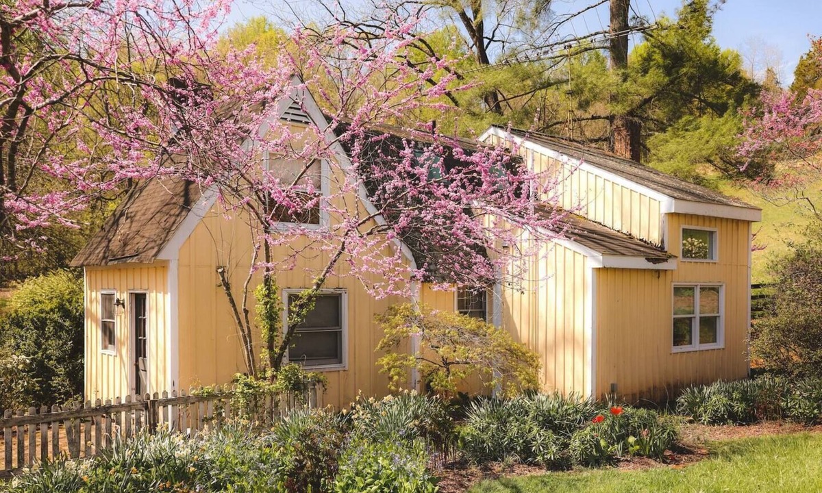 Gordonsville Cottage | A Charming Estate Cottage at Grelen's Spotswood Lodge in Central VA
