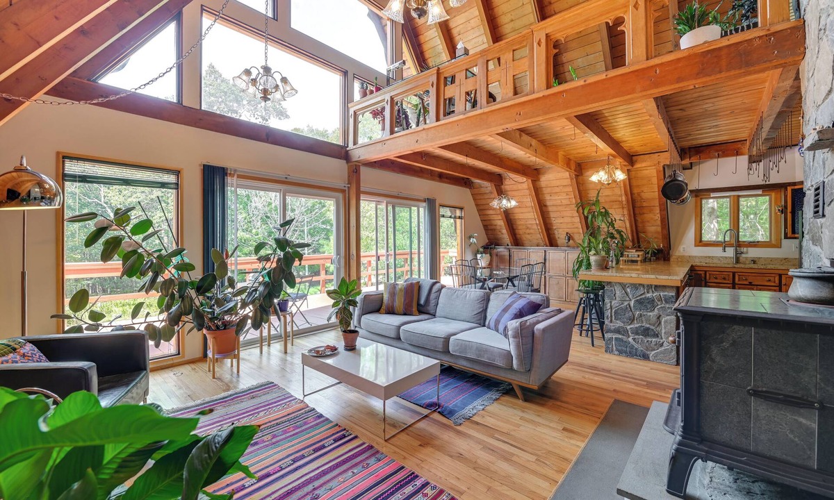 Town of Grafton House | A-Frame Retreat: Next to Grafton Lakes St Park
