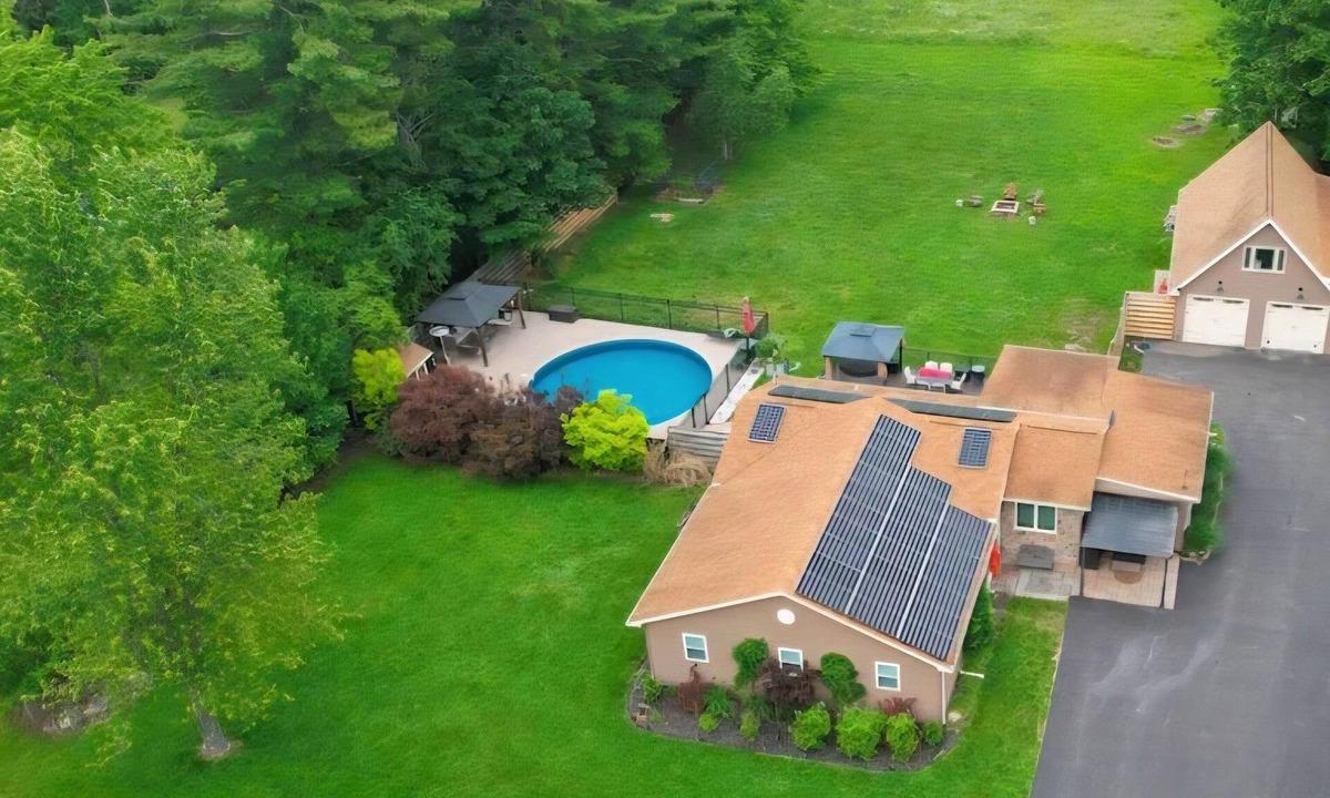Greenville House | A Spacious Private House and Garage Gameroom located in the Catskills.