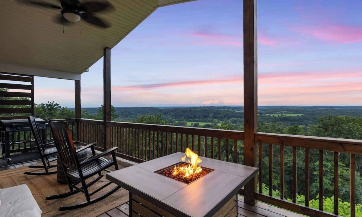 Front Royal Cottage | All-Inclusive 4BR | Mountain Views | Hot Tub