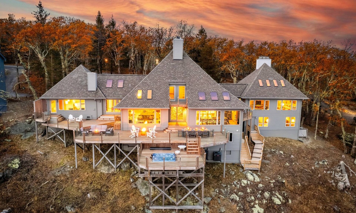 Nellysford Ski Chalet | Alpenglow- Amazing views, 5 Masters, 5600sf