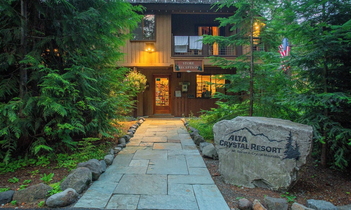 Enumclaw Hotel | Alta Crystal Resort