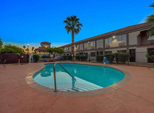 Apache Junction Hotel | Americas Best Value Inn Apache Junction