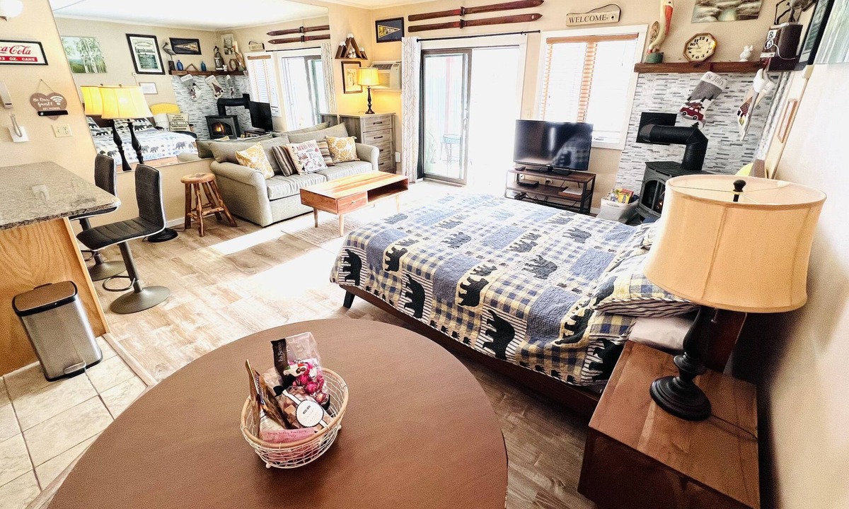 Bartlett Apartment | ATTITASH STUDIO🌟MOUNTAIN VIEW🌟STORYLAND🌟 POOLS🌟 NEWLY REMODELED
