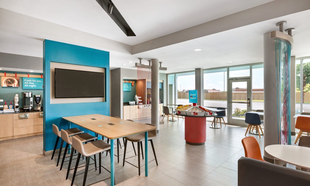 Tropic Hotel | avid hotel Melbourne Viera by IHG