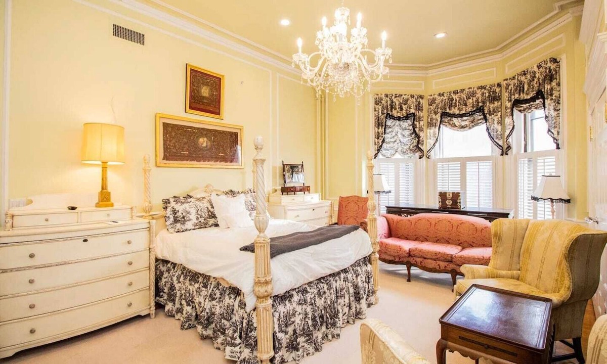 Back Bay Apartment | Back Bay Efficiency Unit, Pvt Bath, Kitchenette