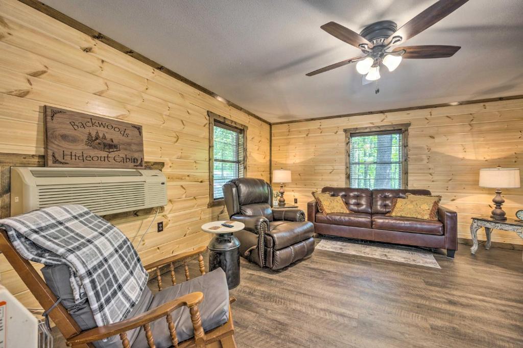 Broken Bow House | Backwoods Hideout Remote Couples Getaway!