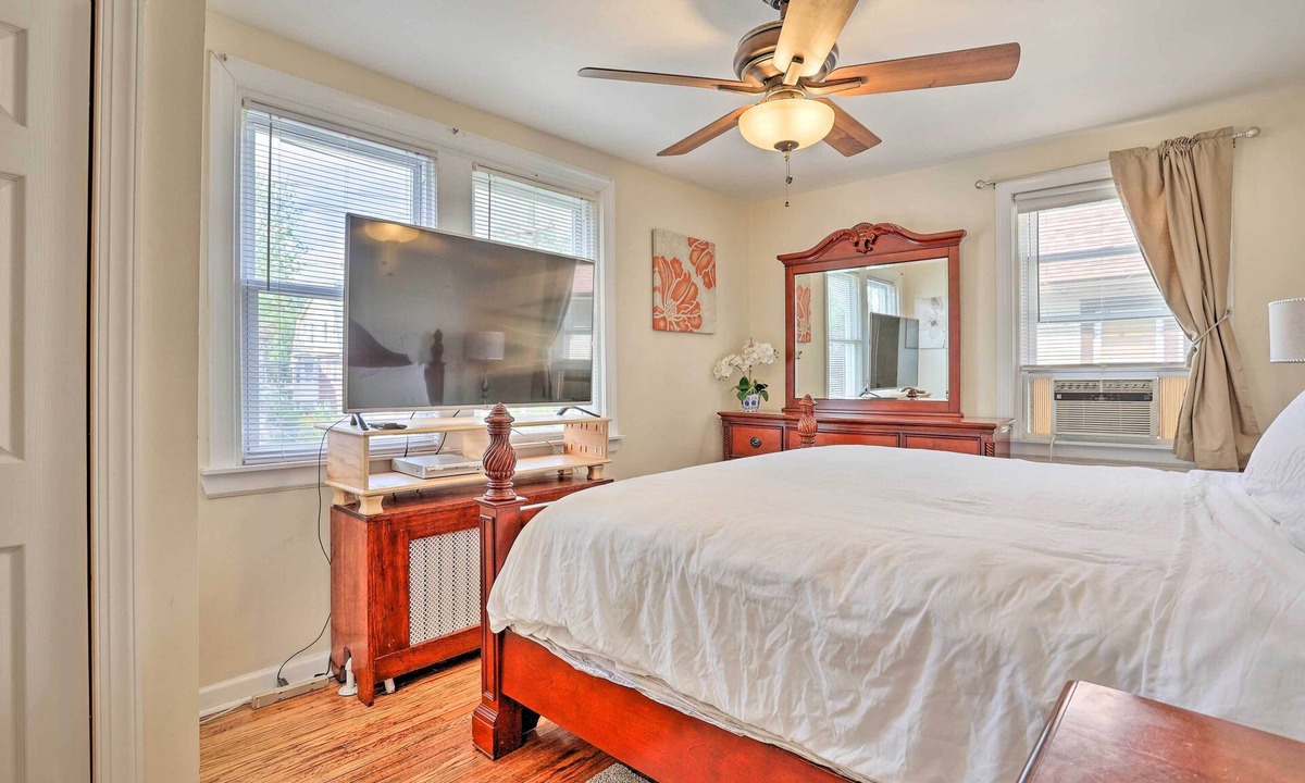 Lansdowne Cottage | Backyard Patio! Philly Stay Near Lincoln Financial