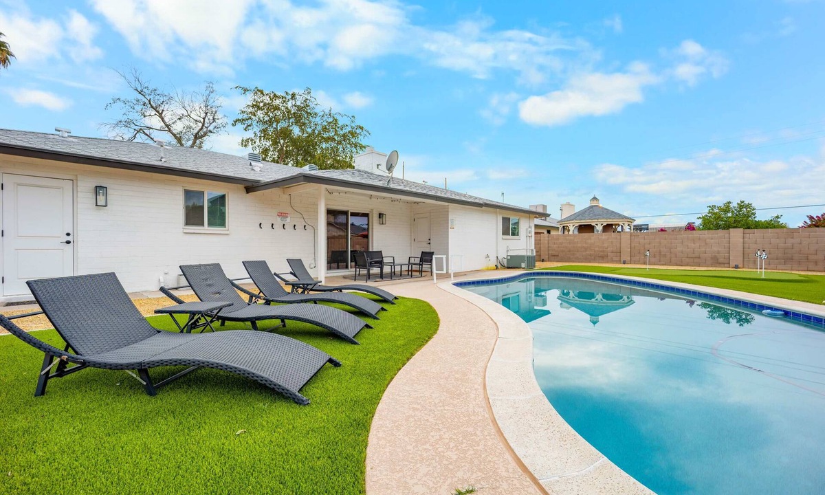 Newcastle Village House | Backyard, Private Pool, Putting Green|Desert Views