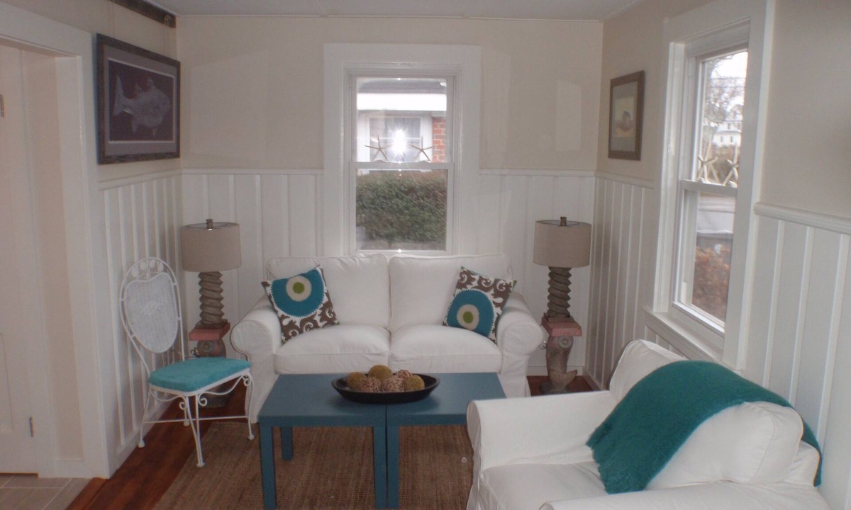 Easton's Point Cottage | Beach Cottage Steps Away From Easton's (First) Beach