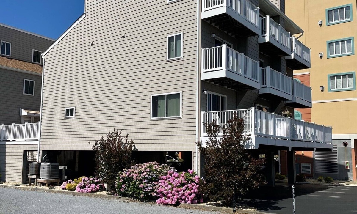 North Ocean City House | Beach Mist, Steps to the Beach, 140th St, 3 Bedroom end unit Townhouse, Sat-Sat