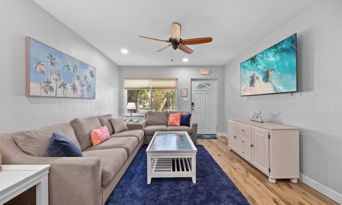 Cocoa Beach Cottage | Beach Retreat | King Bed | Firepit | Walk 2 Beach