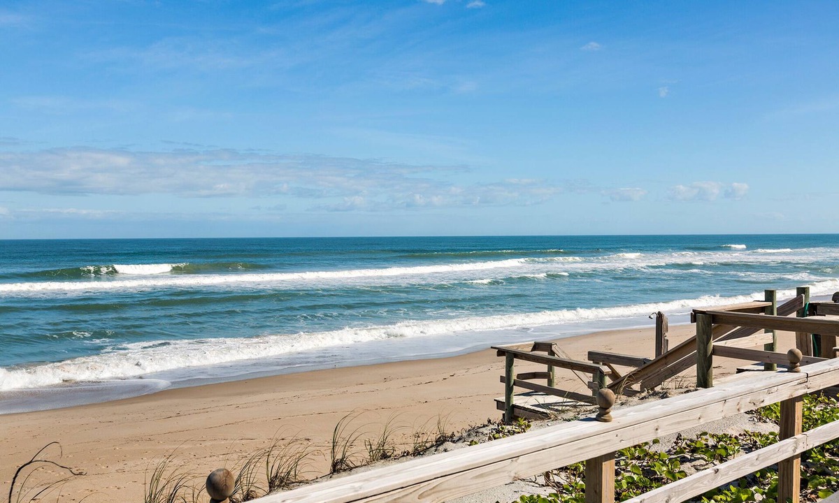 Melbourne Beach House | Beachfront Townhouse #4 Private Beach & pool -SLEEPS 8- 1King, 3Queens