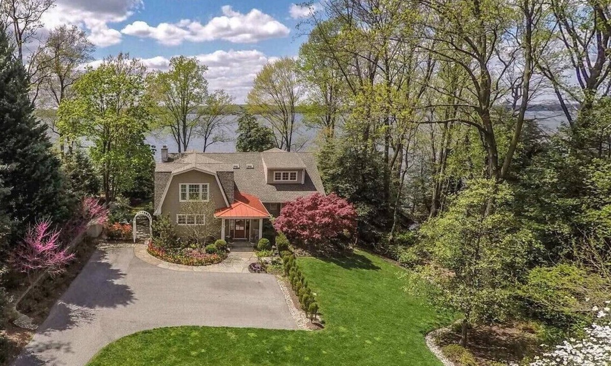 Arnold House | Beautiful 6 BR home on quiet, secluded lot, overlooking the Severn River