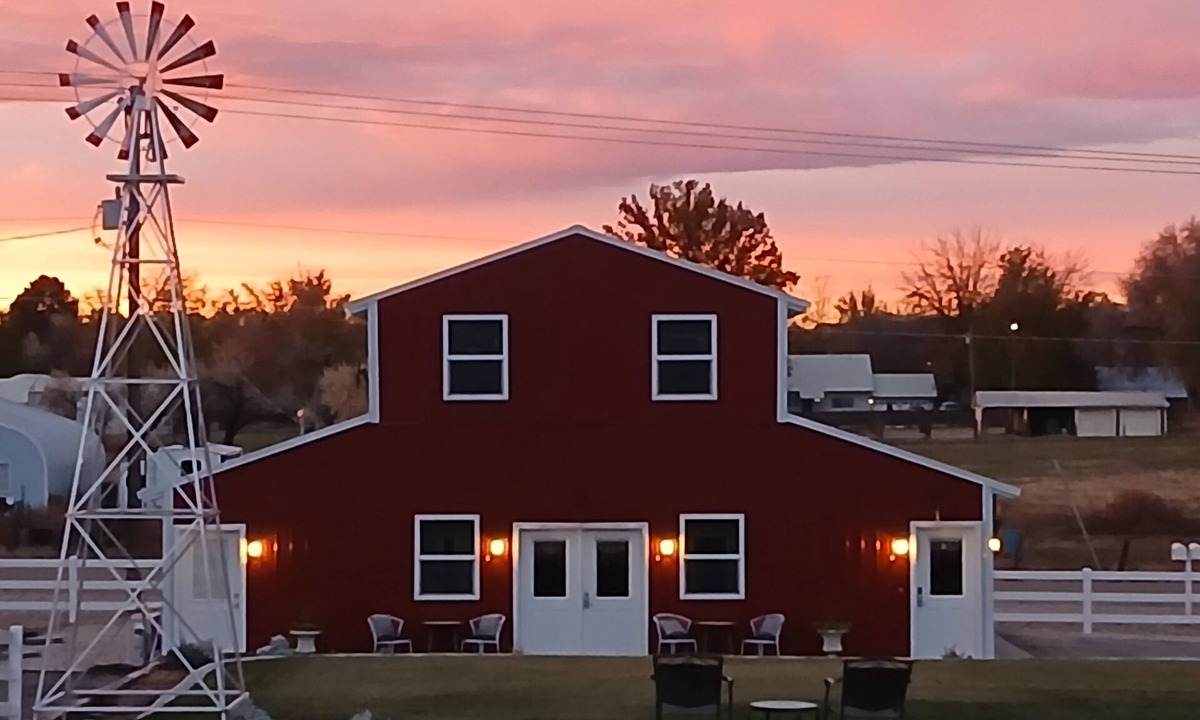 Nampa House | Beautiful full apartment, in barn style building, close to town with farm views!