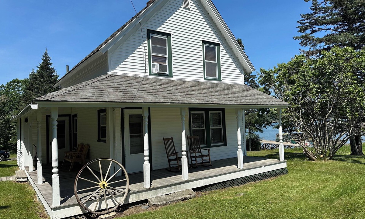Bass Harbor House | Beautiful House Overlooking Bass Harbor