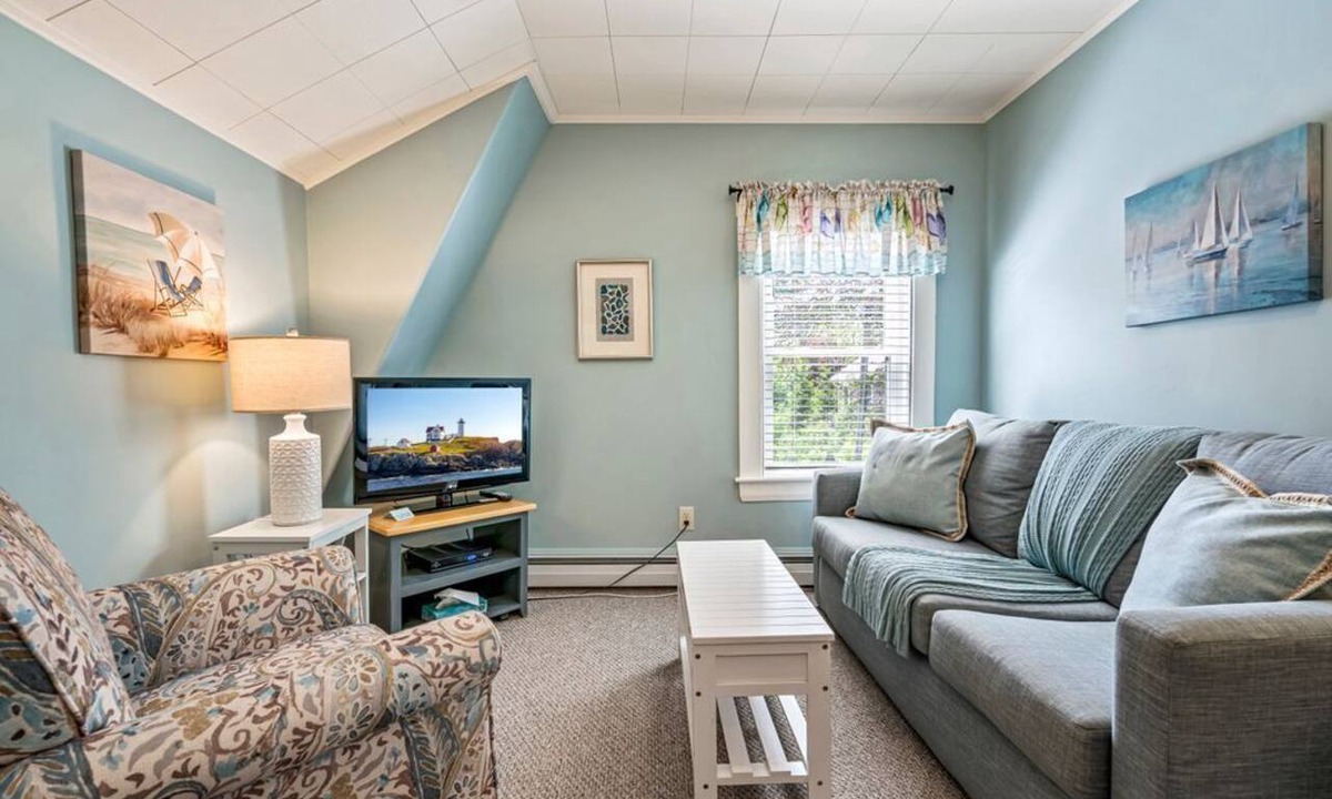 Ogunquit Apartment | Beautiful inn, Lighthouse Landing. #3 Sea Glass