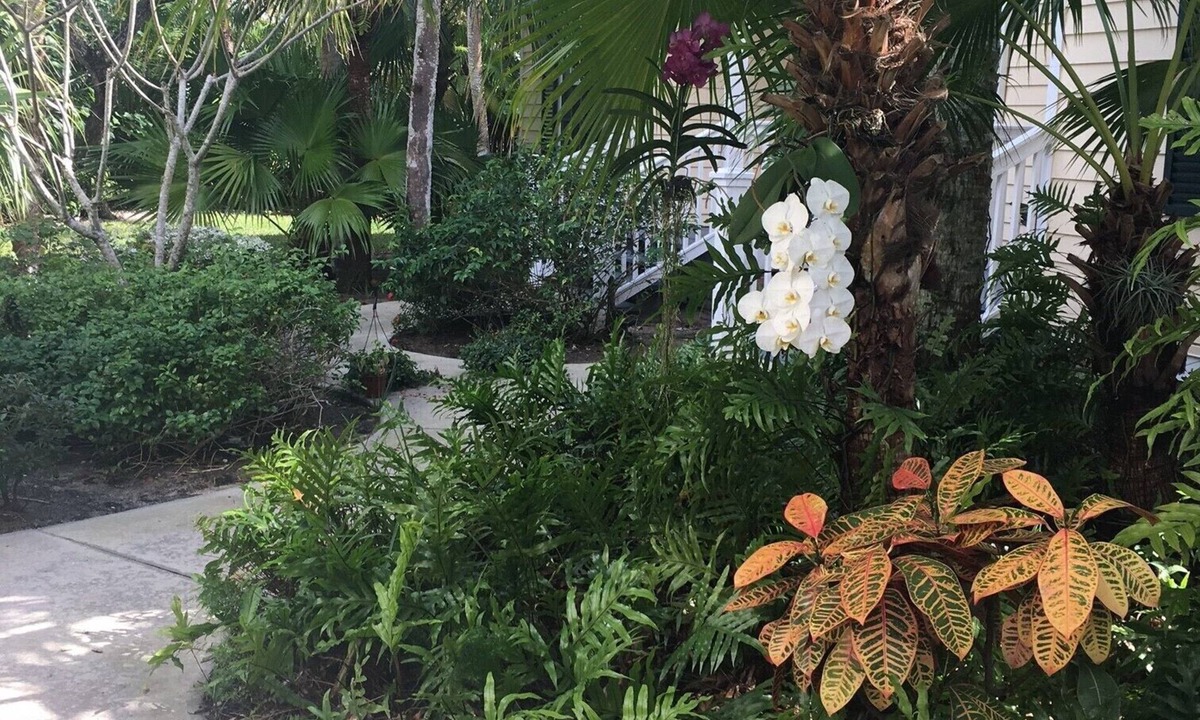 Wabasso Beach House | Beautiful Sea Oaks Cottage - Tennis, Private Beach Access, Marina, Pool, Club