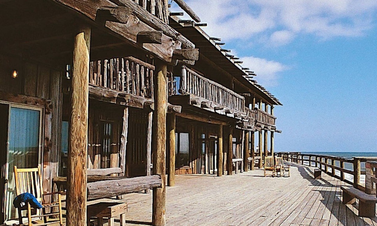 Central Beach Apartment | Beautiful studio unit at resort, sleeps 4