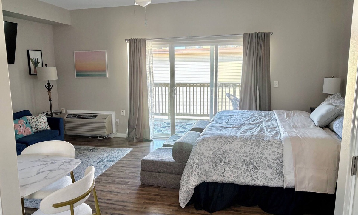 Bethany Beach Condo | Beautiful Studio Apartment With King Sized Bed Just Blocks From the Beach!