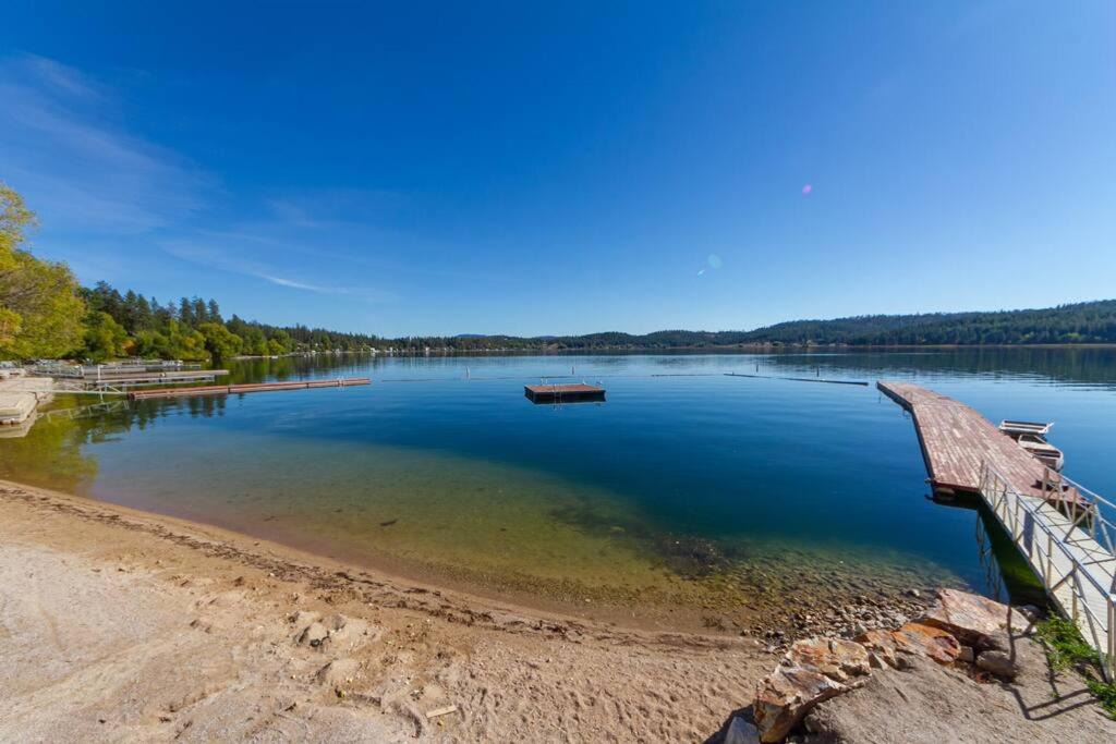 Valley House | Beautiful Triplex Unit With Spectacular Lake View!