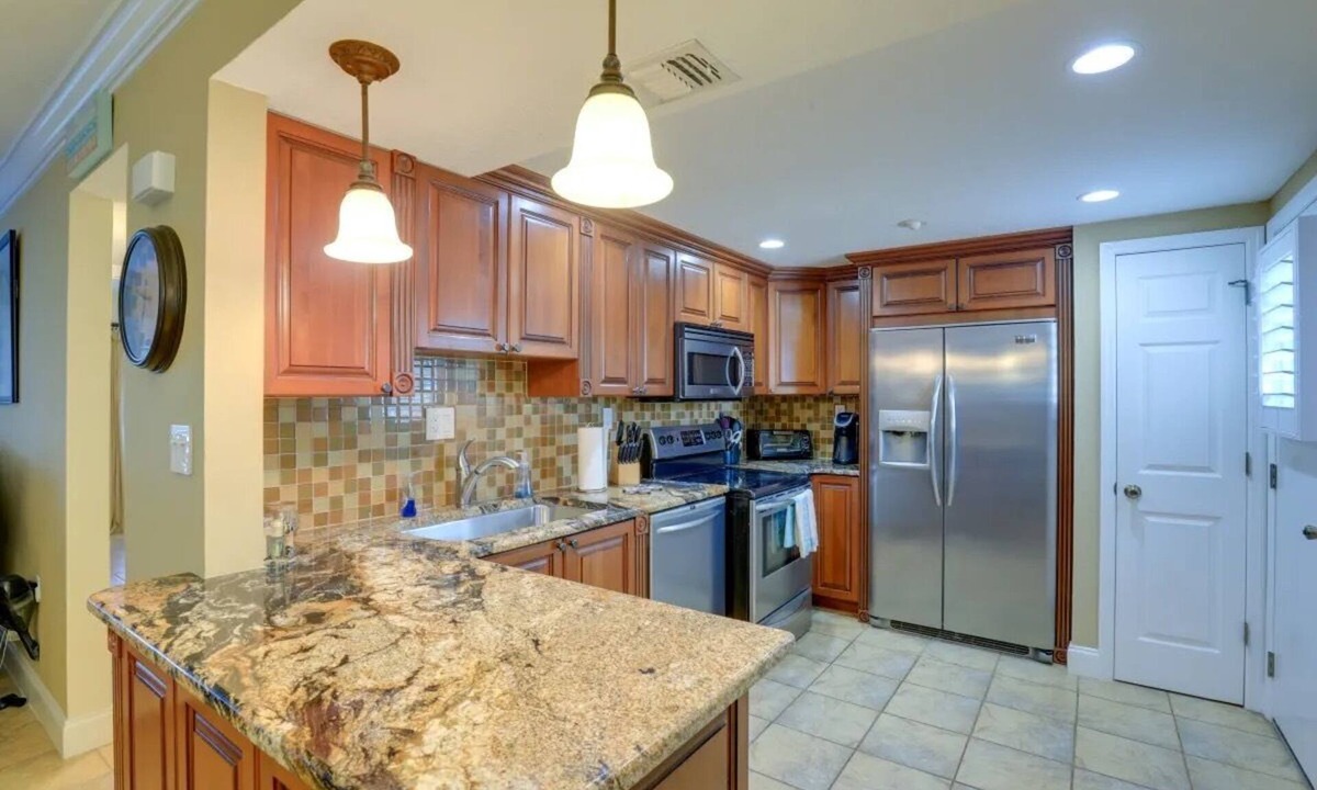 Fort Pierce Condo | Beautifully updated 2bed/2bath, steps to beach in OV, Fort Pierce, FL
