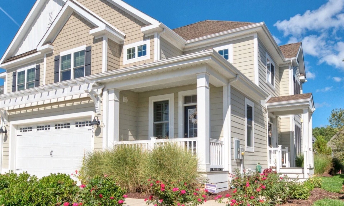 Bayside House | Beds Made, 2 King Suites, 2 Living Rooms, Bikes & Bayside Resort Pools, Courts