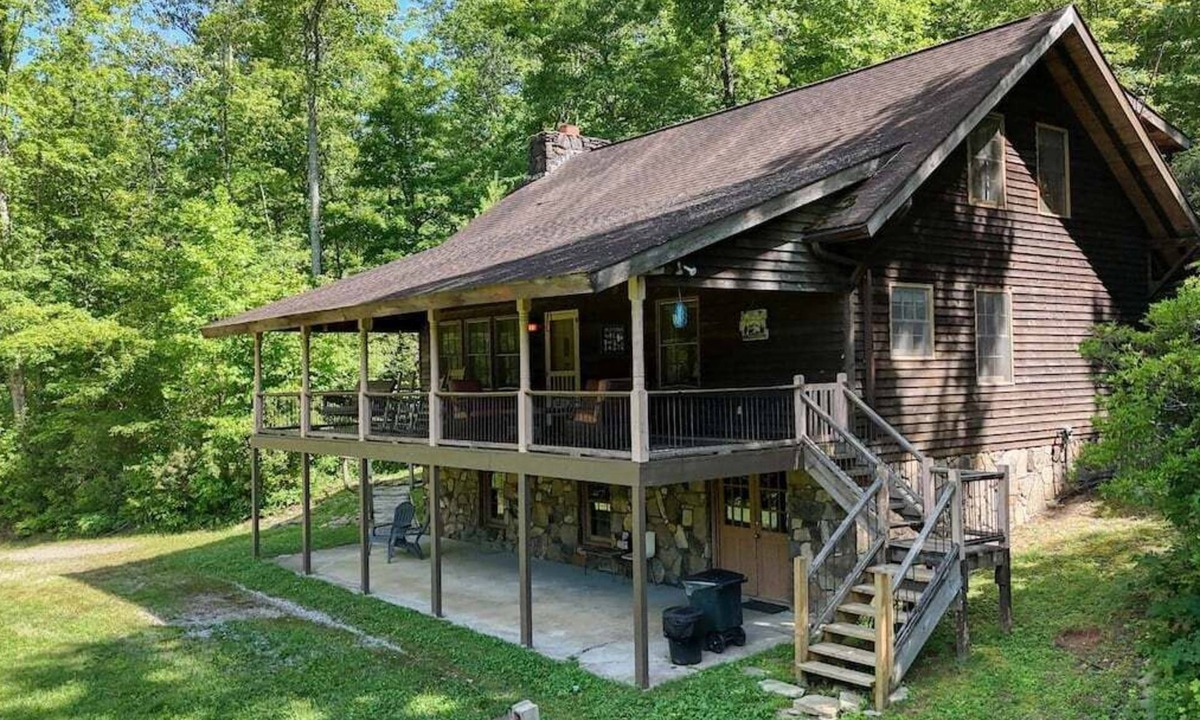 Young Harris Cabin | Berrey Patch-Creek Front-Firepit