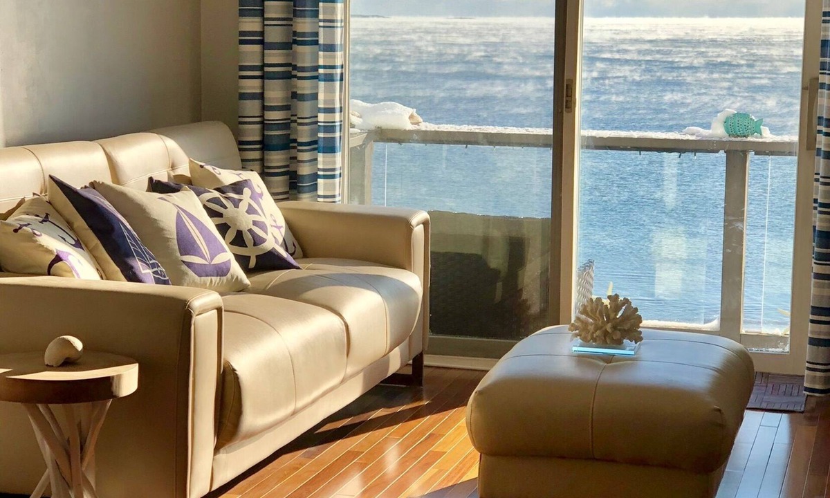 Old Orchard Beach Condo | Best spot on the beach. Stylish 2 BR/BA condo with large decks & amazing views
