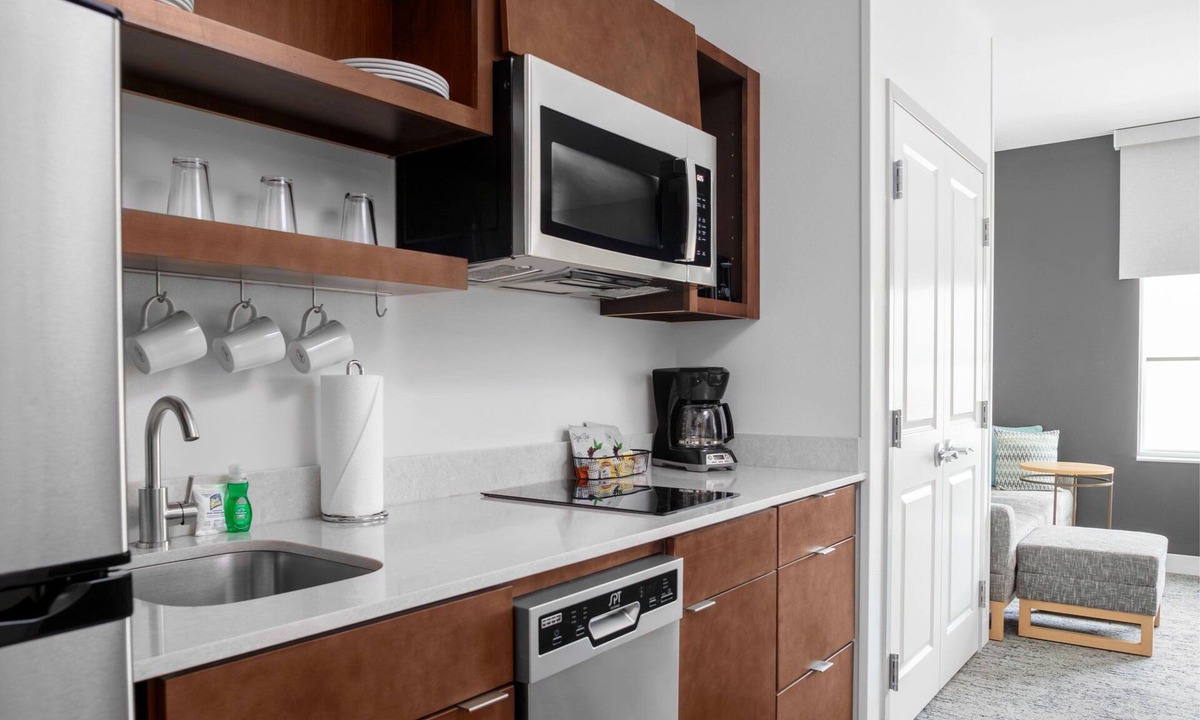 Clearwater Hotel | Better Choice for your Vacation! 3 Comfortable Units, Free Breakfast, Pool