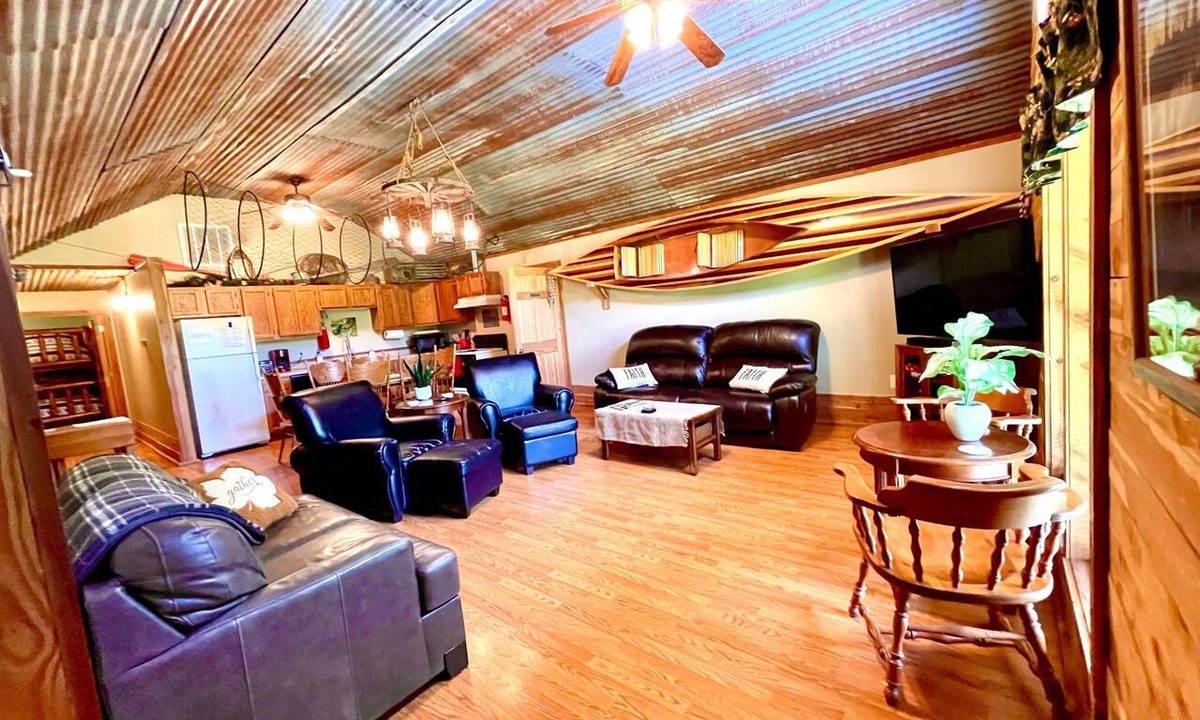 Norfork House | Big Red Lodge, Gatherings, Riverview, Wade-in River Access