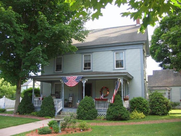 Topsham Bed & Breakfast | Black Lantern B&B